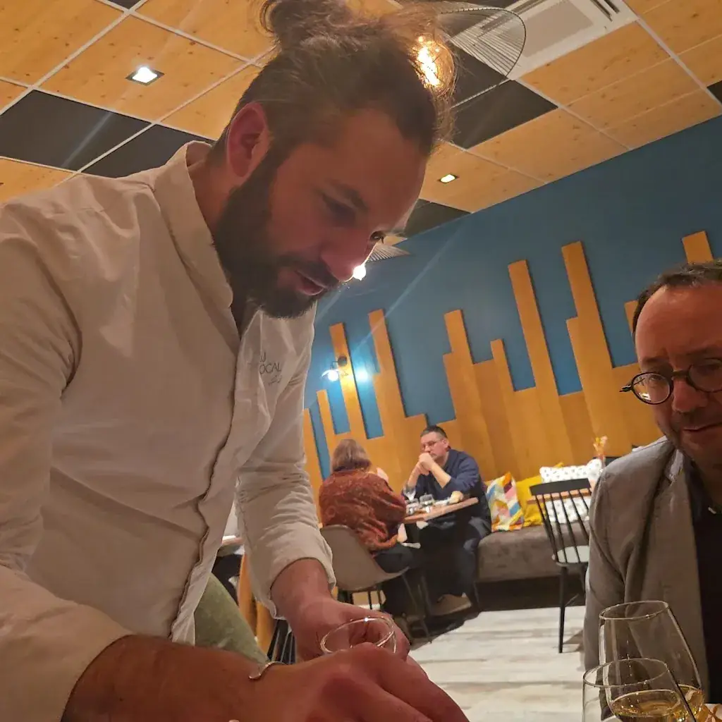 Au Local_Chinon_slider_image_2