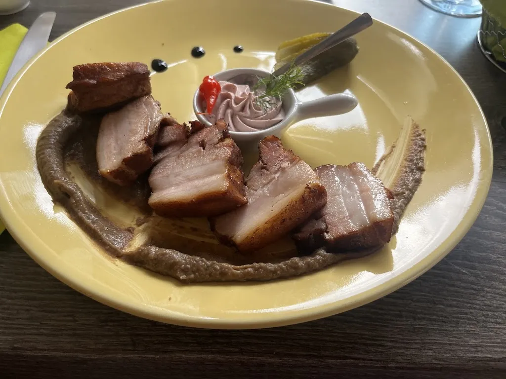 Grey Sarah_Restaurant At'able!_Chinon_review