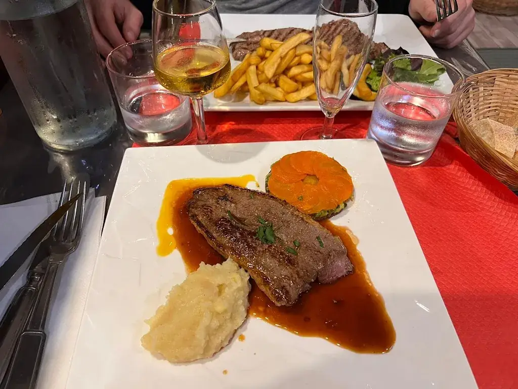 Restaurant La Maison Rouge Chinon_Chinon_slider_image_2