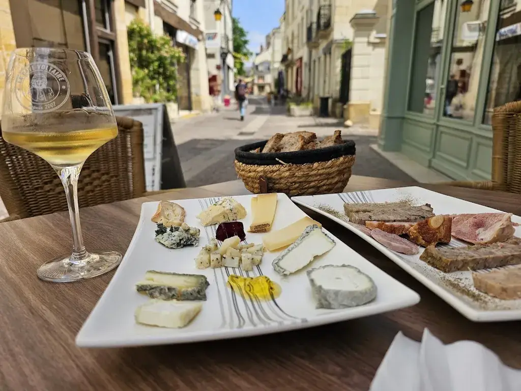 Katie Vedder_La Cave Voltaire_Chinon_review