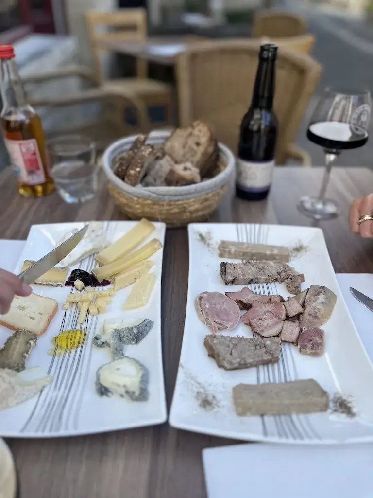 Frank Finding_La Cave Voltaire_Chinon_review