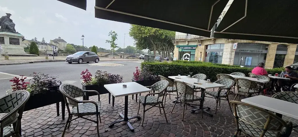 Café De La Paix restaurant in Chinon