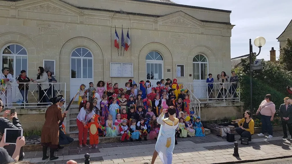 Mairie de Beaumont-en-Véron restaurant in Beaumont-en-Véron