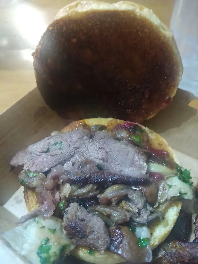 Dorian Rousseau_Le Truck en Plus_Beaumont-en-Véron_review