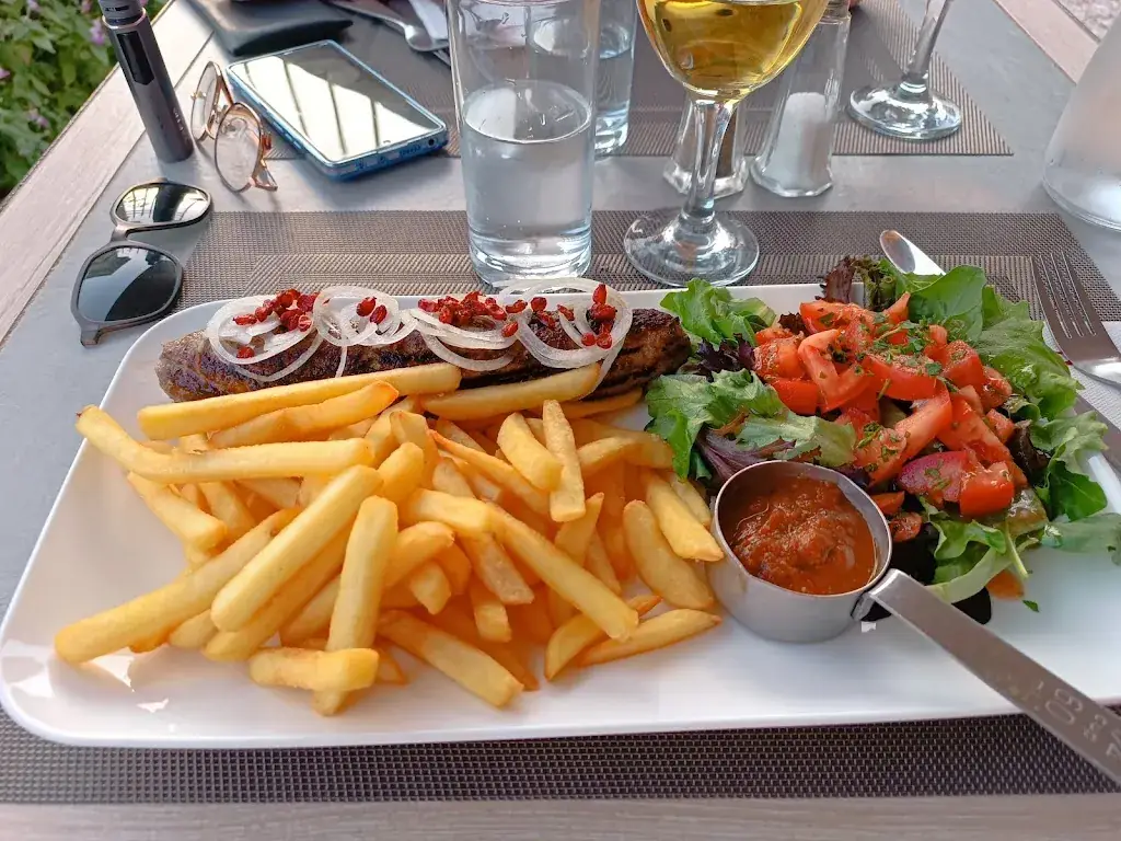 GEORGIA_Chinon_slider_image_3