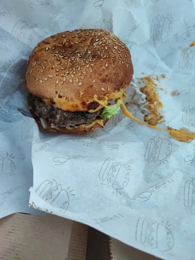 joaquim afonso_La maison des burgers_Chailles_review