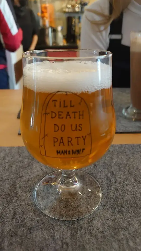 Clive Burgess_Wood Bear Café_Bourg-Saint-Maurice_recensione