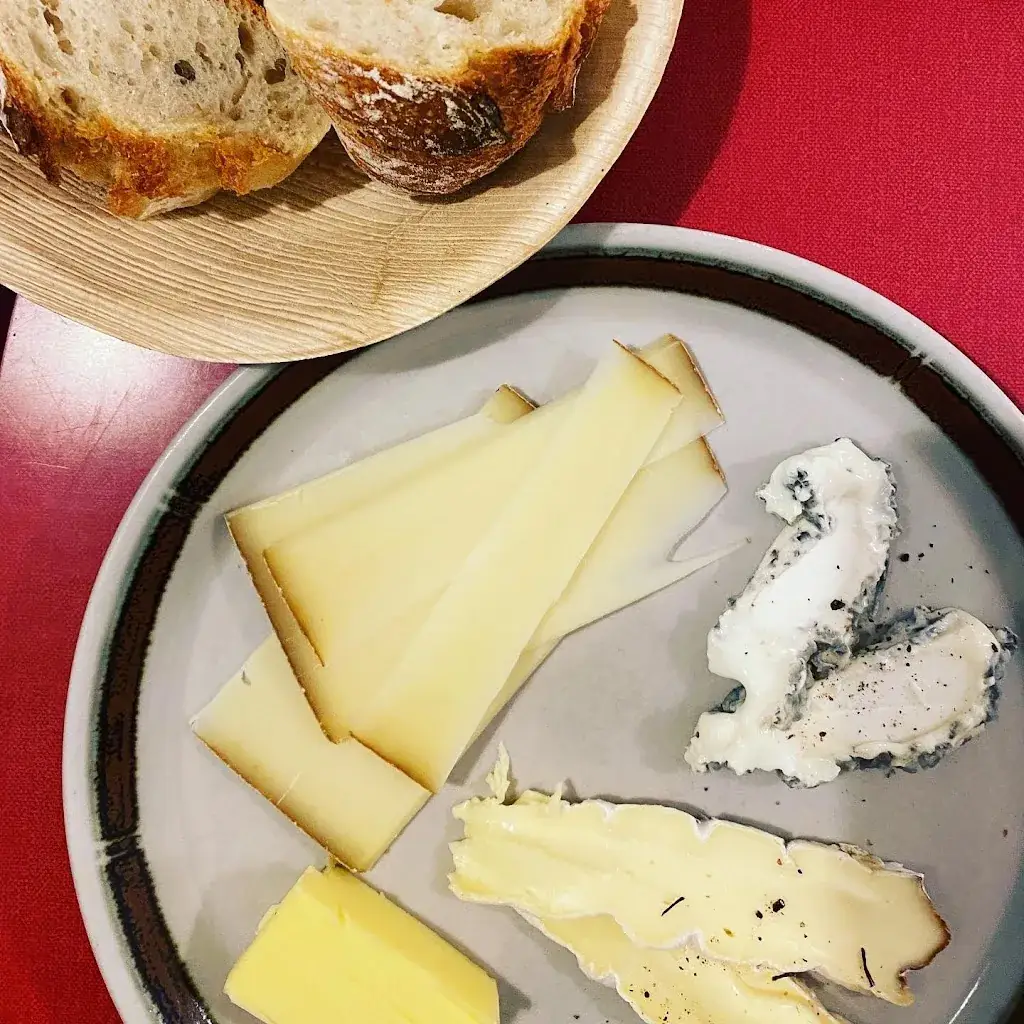 Michelle Wakefield_Le Café de la Loire_Chouzé-sur-Loire_review