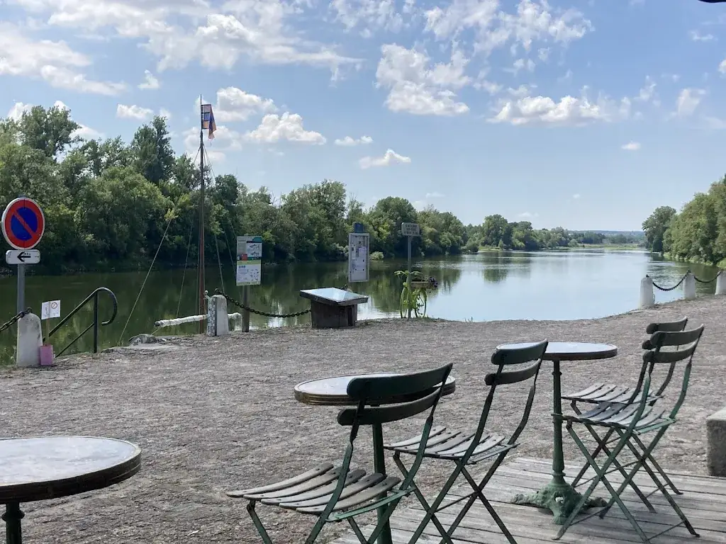 Le Café de la Loire restaurant in Chouzé-sur-Loire