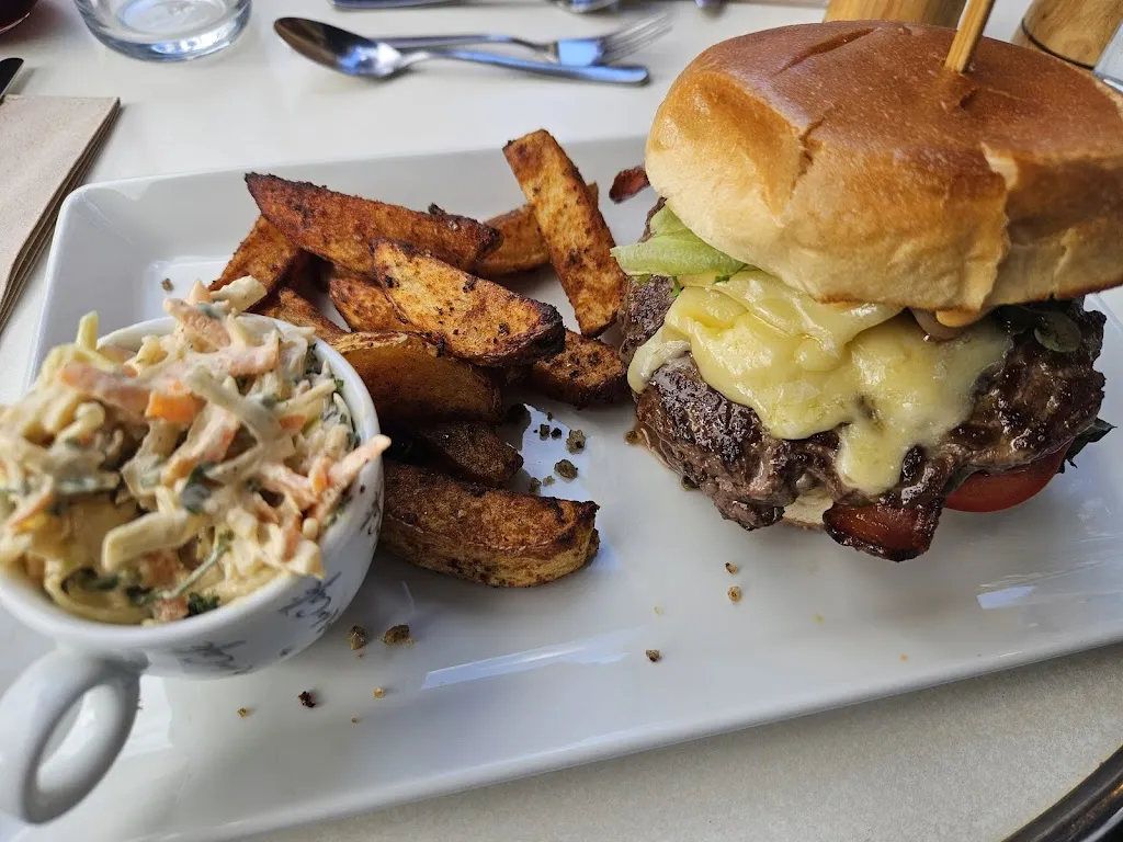 Beckie Green_La Ruche, Chaillac_Chaillac_review