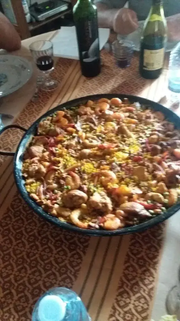 B 2 S restaurant in Chaingy