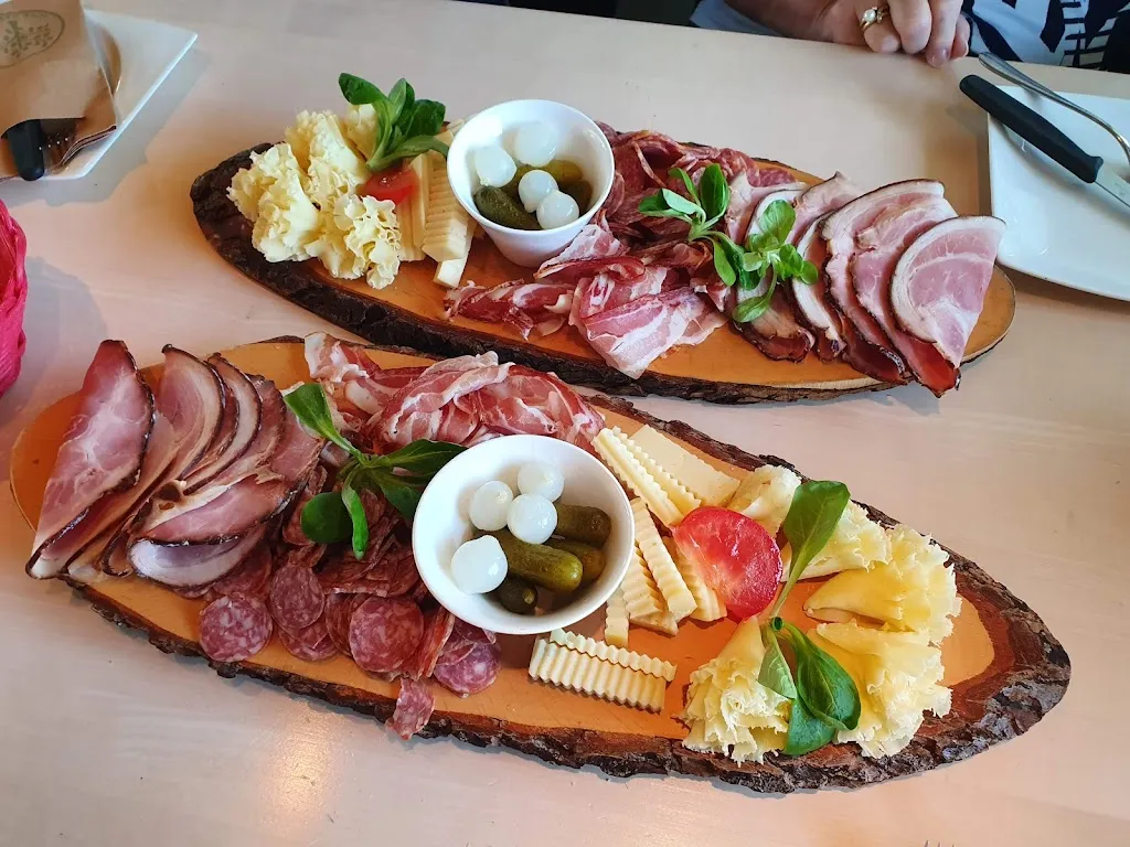 Restaurant Maison Rouge_Bois_slider_image_2