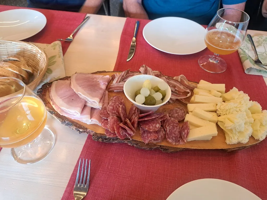 Restaurant Maison Rouge_Bois_slider_image_3