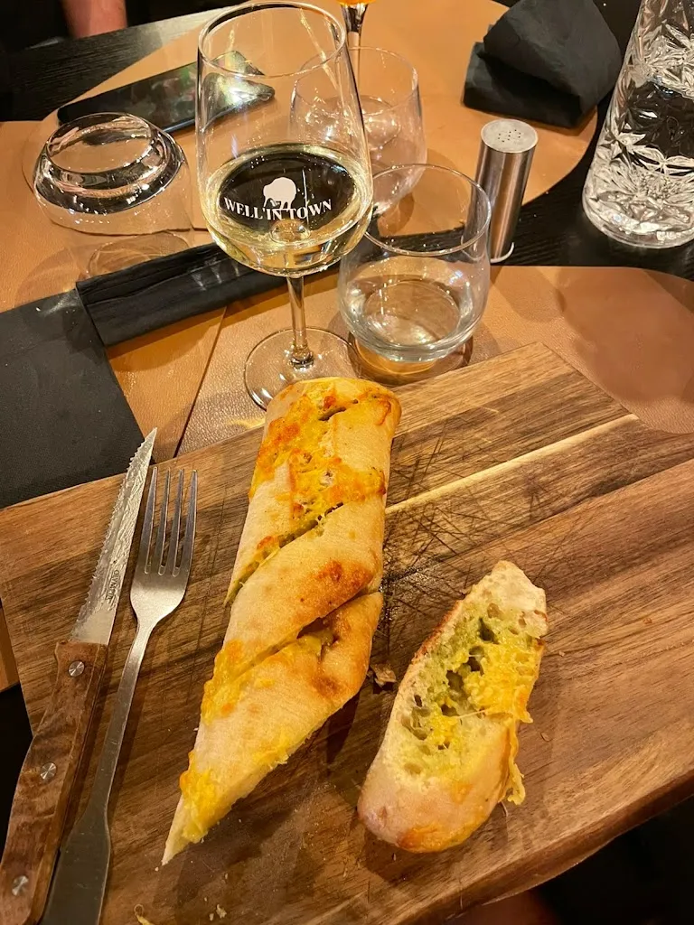 Menu_Well in Town_Orléans_image_9