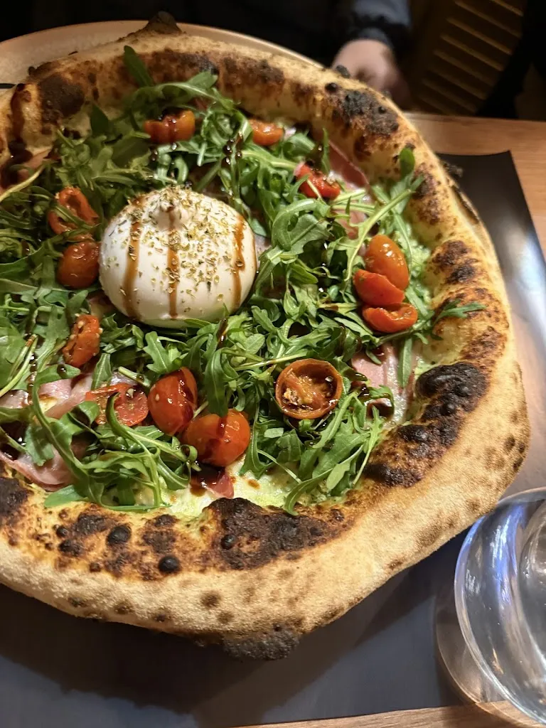 Leila_Well in Town_Orléans_review