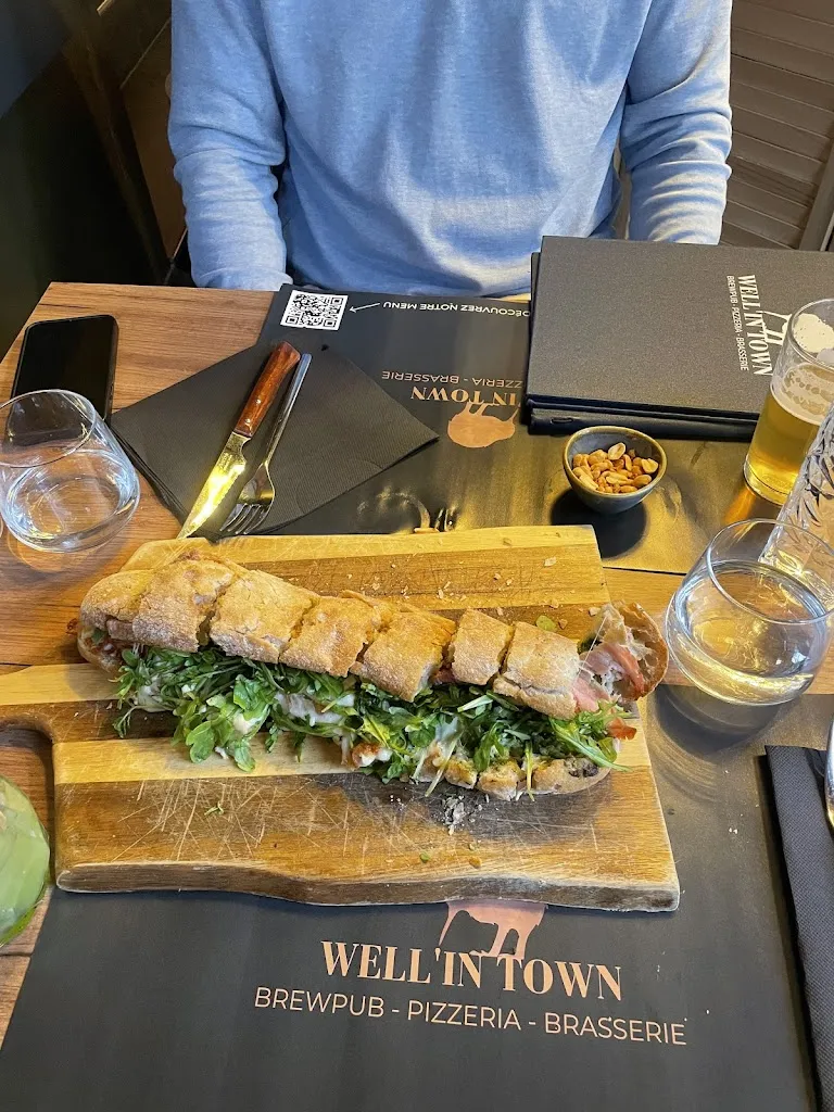 Tanner Midkiff_Well in Town_Orléans_review