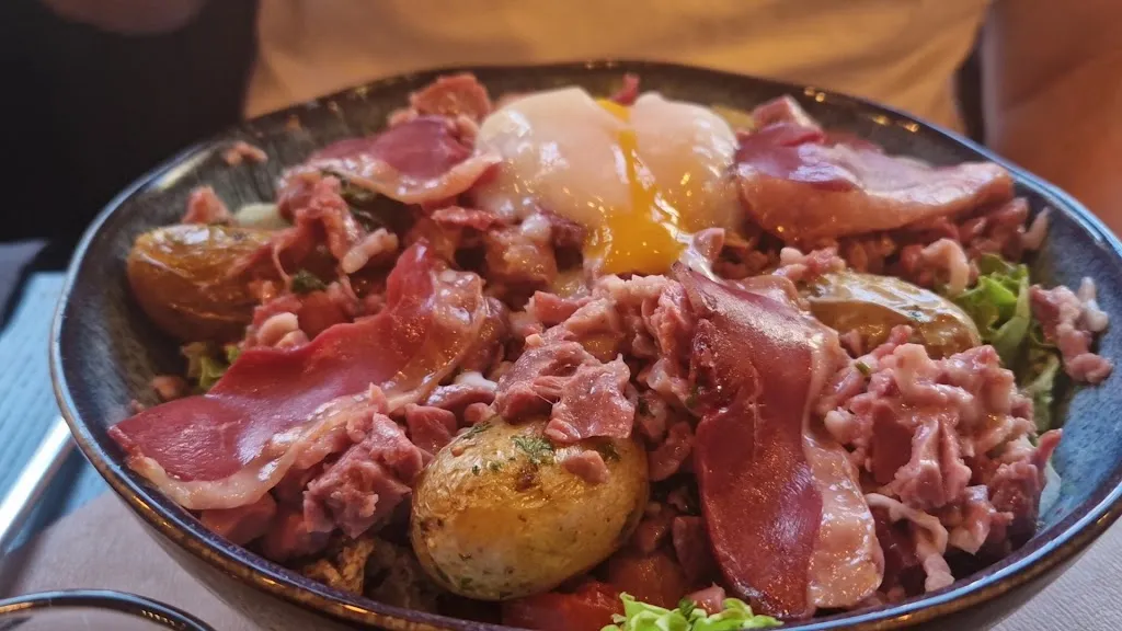 Monique L_Well in Town_Orléans_review