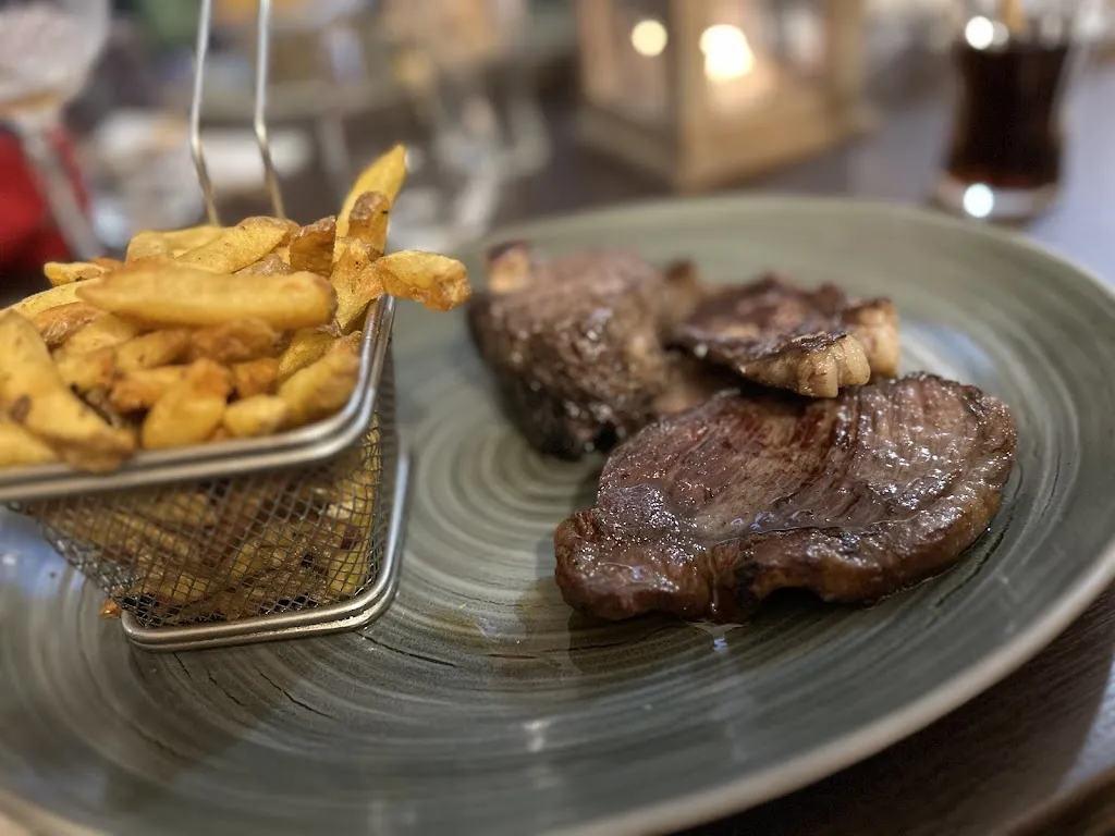 Andreea Mitrache_Notre cher et tendre...le boeuf_Orléans_recensione