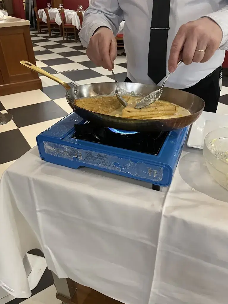 Scott Hayes_La Chancellerie_Orléans_review