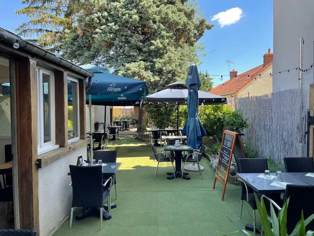 Le 122 restaurant in Ormes