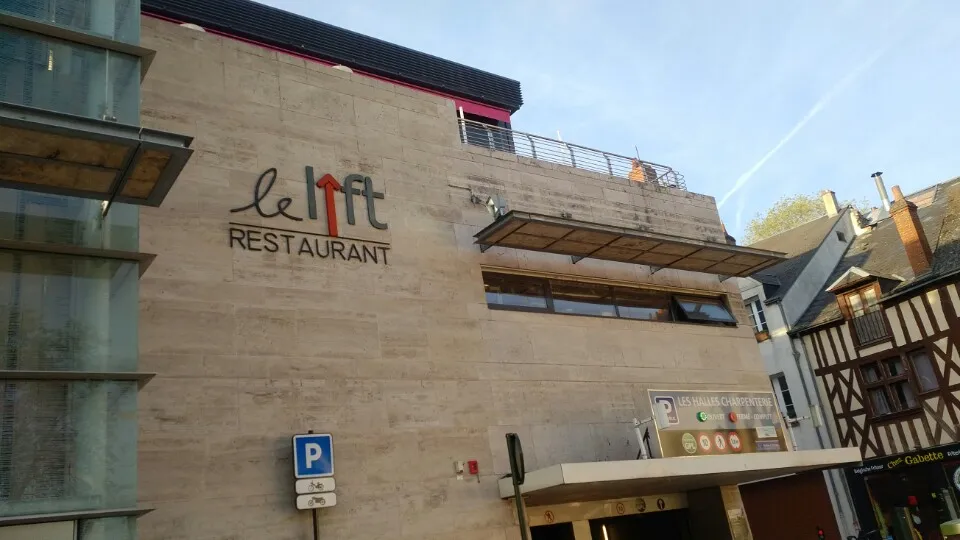 Tomasz Dębiński_Le Lift_Orléans_recensione