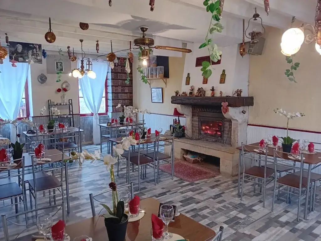 Bar / Restaurant / Chambre à la nuitee à 45e/Le Champ de Foire à Châteaumeillant restaurant à Châteaumeillant