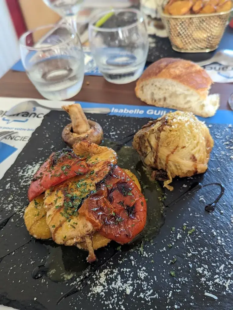 Bar / Restaurant / Chambre à la nuitee à 45e/Le Champ de Foire à Châteaumeillant_Châteaumeillant_slider_image_3