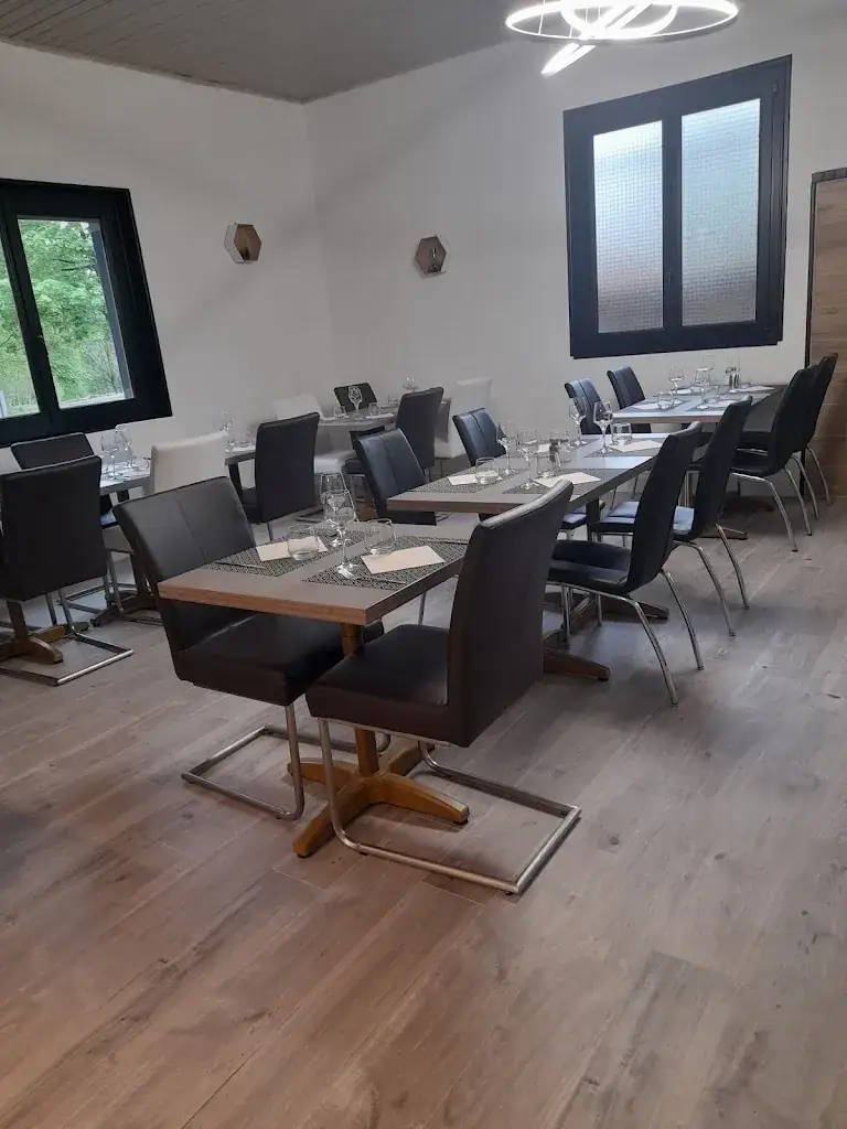 L'INTERVALLE Restaurant in Cessieu