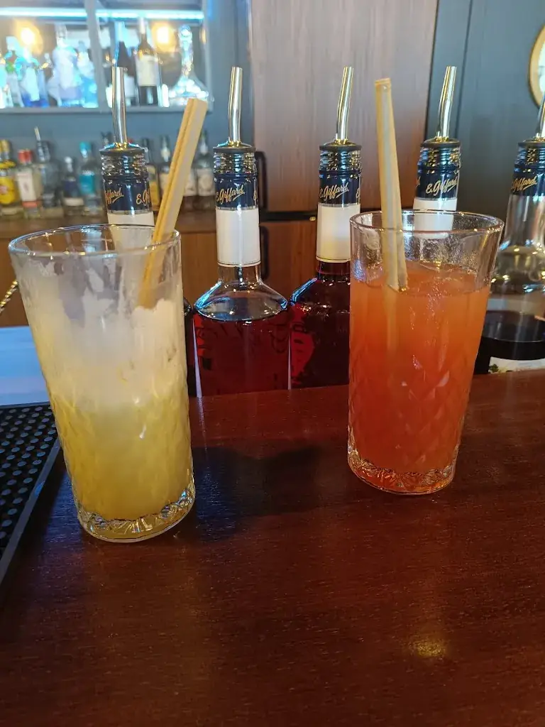 Valentin Moulineuf_L'Antrepotes_Notre-Dame-d'Oé_review