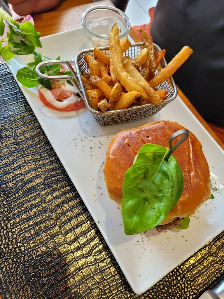 Sara Guimaraes_Miam Miam 972_Château-la-Vallière_review