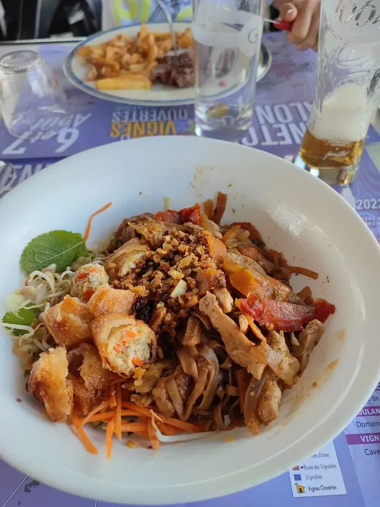 La Guinguette chez Navy aux 2 étangs restaurant in Saint-Georges-sur-Arnon