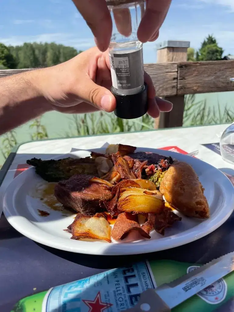 Philippe SAINT JACQUES_La Guinguette chez Navy aux 2 étangs_Saint-Georges-sur-Arnon_review