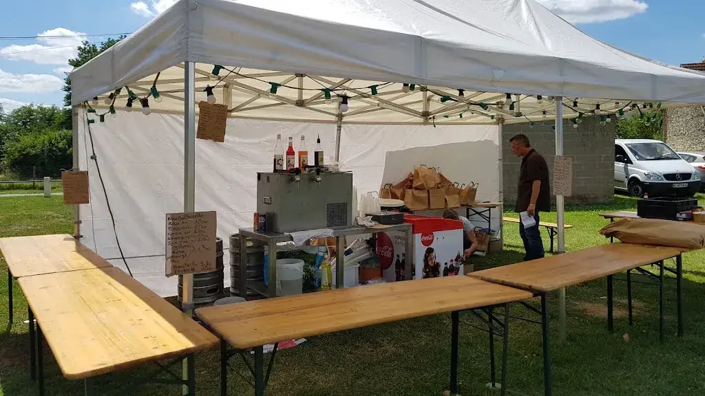 Cafe de Paris Et Des Sports ristorante a Châteauneuf-sur-Cher