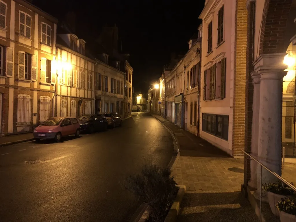 Cameron Jones_Le Relais D'Aligre_Châteauneuf-en-Thymerais_reseña