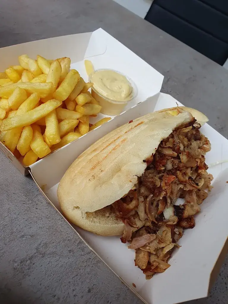 Royal Sandwich Pizza_Châteauneuf-en-Thymerais_slider_image_3