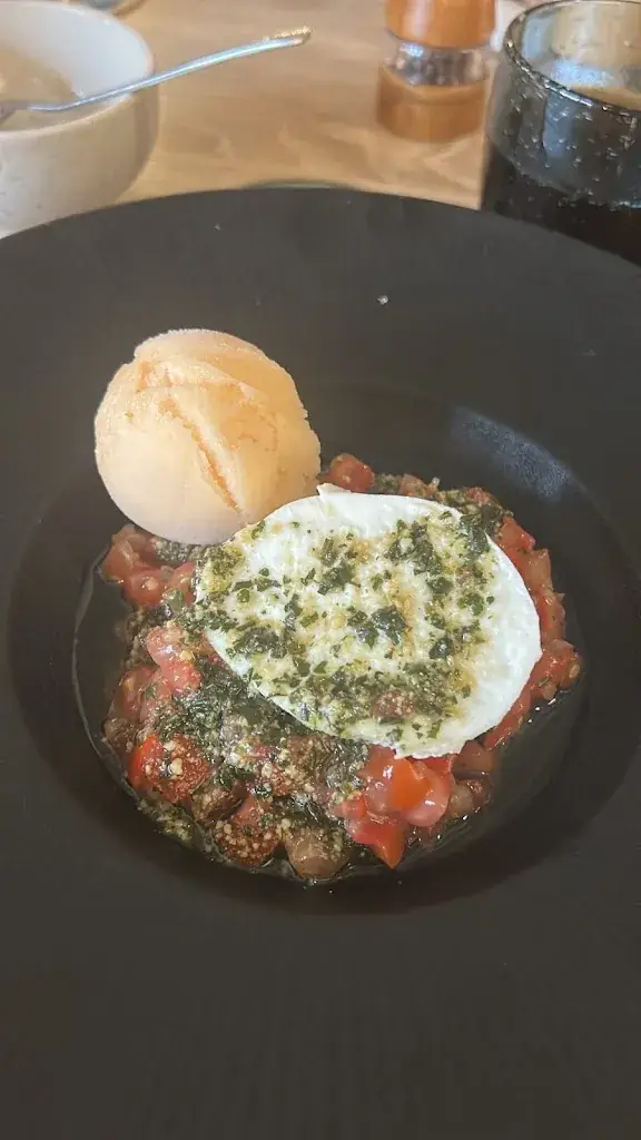 Lalaina Ranaivoarimanana_Auberge du Cheval Rouge_Châtillon-Coligny_review