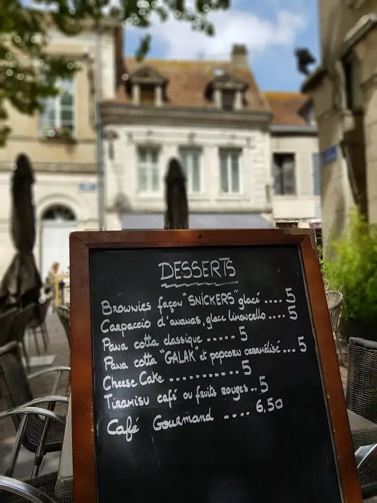 Shahada Therin_Café Face_Châteauroux_review