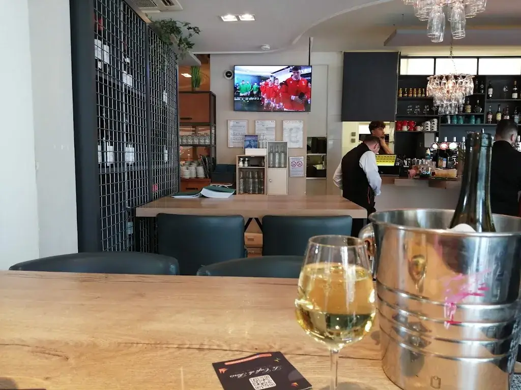 Simon Baker_Café de Paris_Châteauroux_review