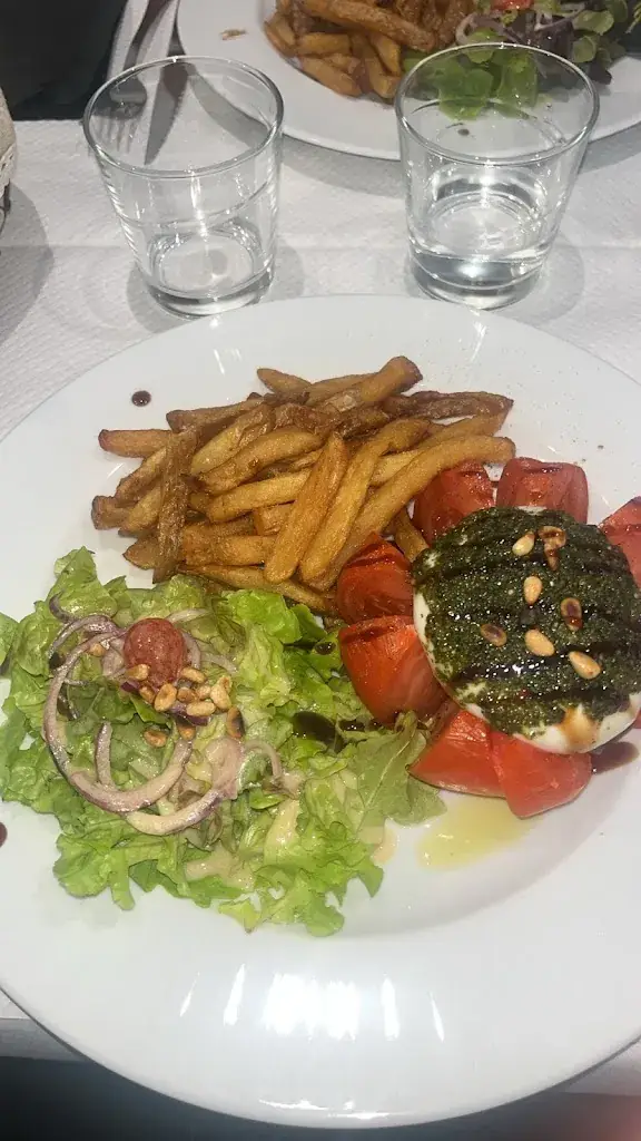 Niaa Lvnd_la table de Mary_Brignais_review