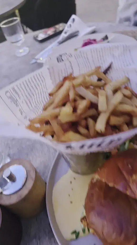 Cobalt_Chartres_slider_image_2