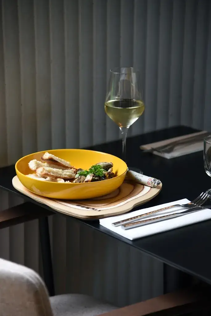 Cobalt_Chartres_slider_image_3