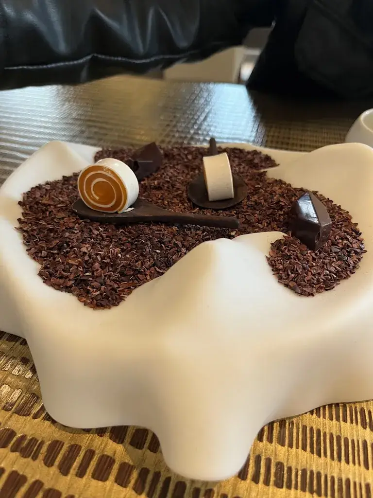 Amanda Amador-Prache_Le Geôrges_Chartres_review