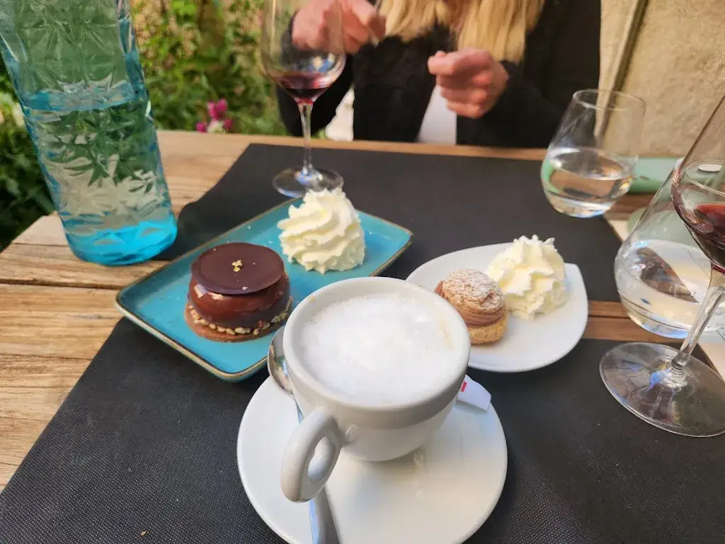 Betsy Coyle_Le Molière_Chartres_review