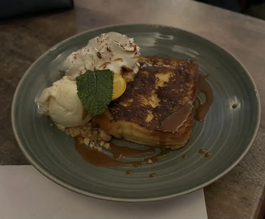 Juliette Grulier_Le Sully_Chartres_review