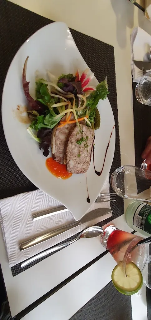 shark loa_LA PLANQUE DE ZHAO_Chambray-lès-Tours_review