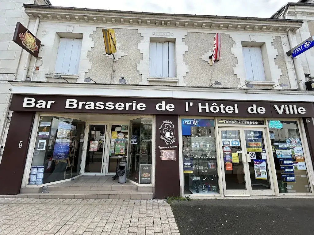 Bar Tabac Brasserie De L'hôtel De Ville restaurant in Chambray-lès-Tours