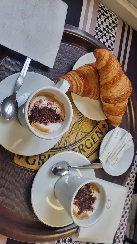 Yury Sapezhinsky_Le Cheval Blanc_Cherisy_review