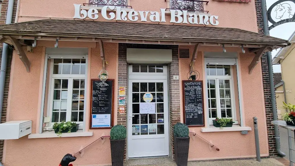 Le Cheval Blanc_Cherisy_slider_image_1