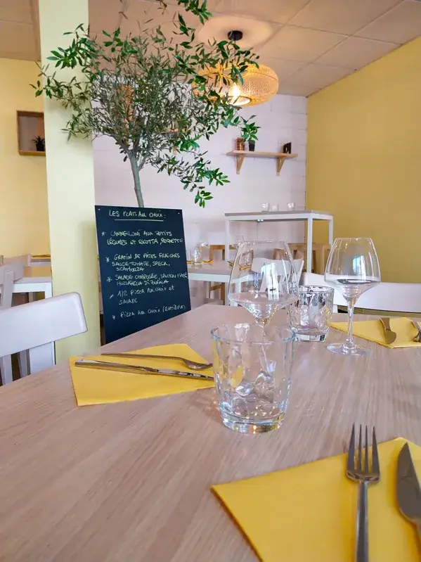 Mezzaluna - Restaurant & Épicerie italienne restaurant in Brignais