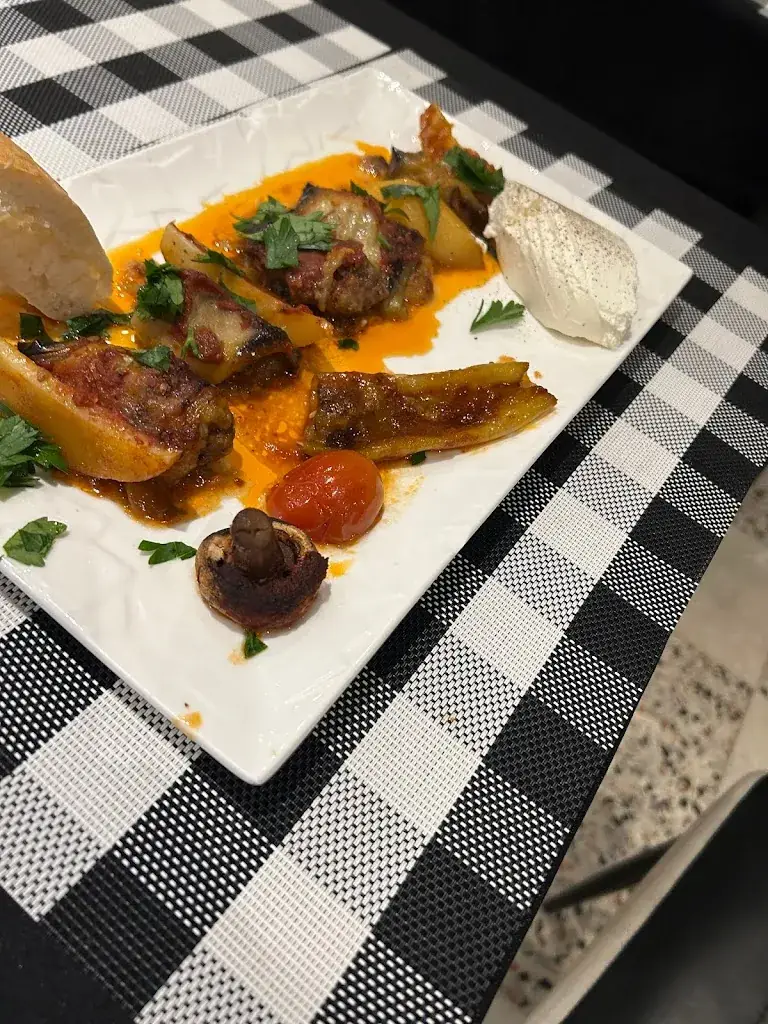 Restaurant Grillades Du Marché_Château-Renard_slider_image_2